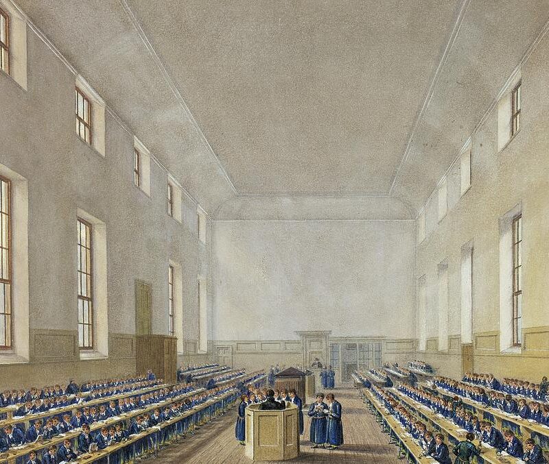 Alumno evaluando si es correcto escribir con inteligencia artificial sus tareas escolares